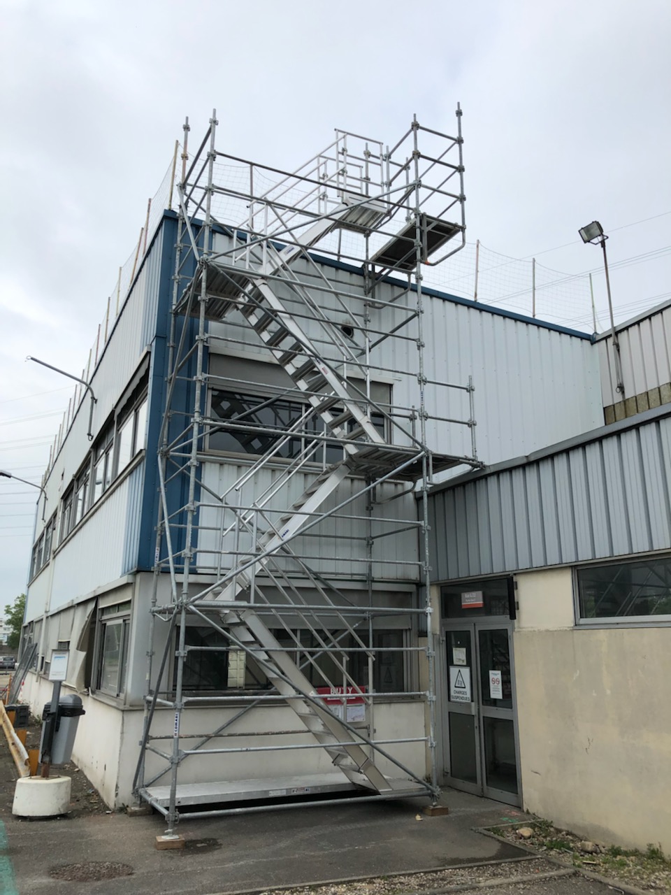 Tour d'accès industrielle